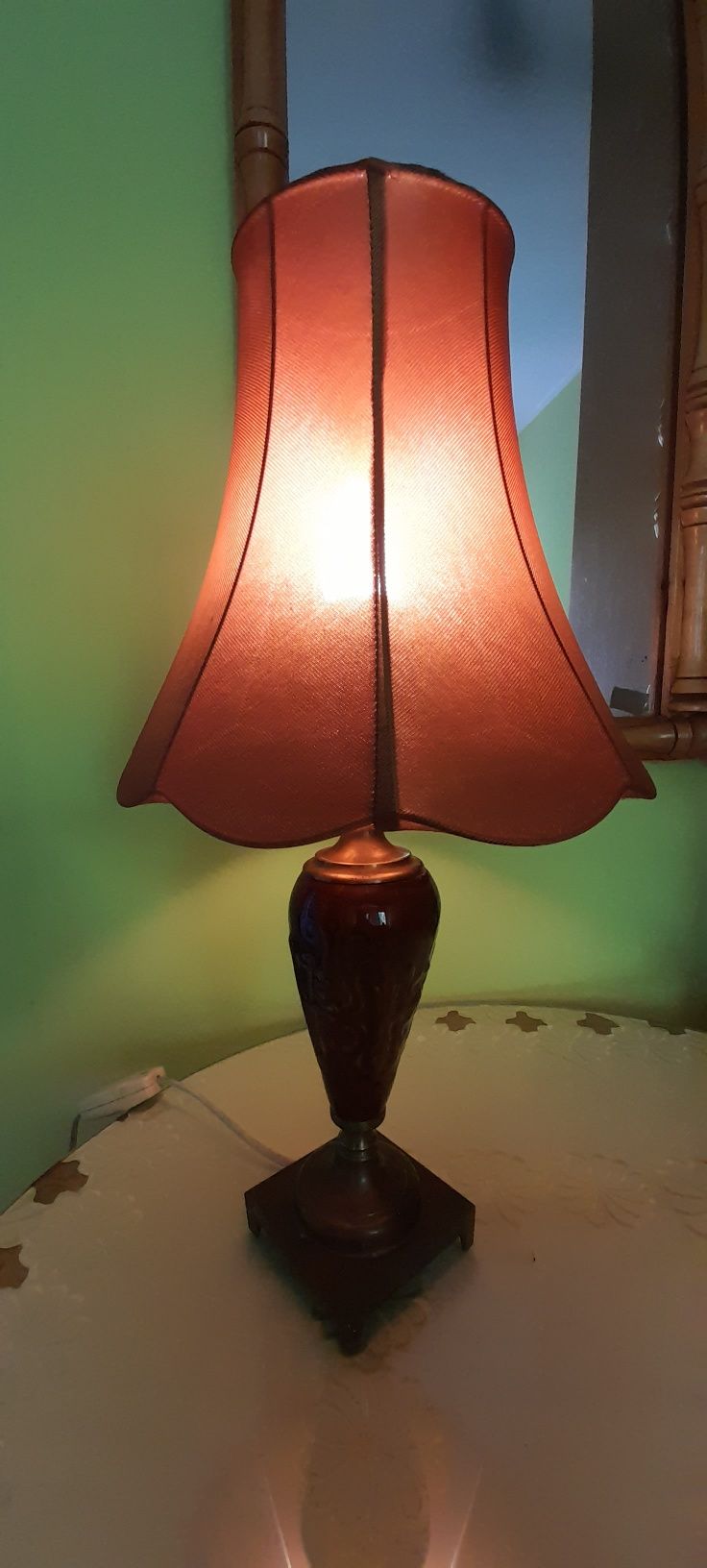 Klasyczna lampa pokojowa retro PRL z abażurem