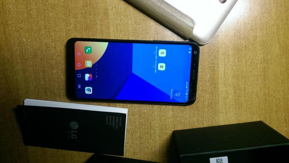 LG Q6a M700 телефон на 2 сим карты
