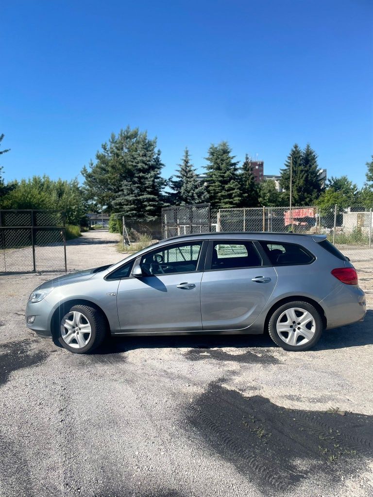 Sprzedam Opel Astra J 2 szt Benzyna i Diesel