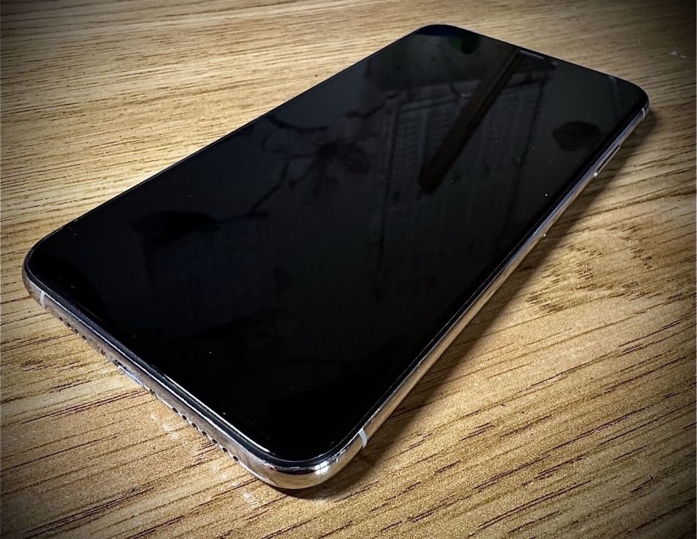 iPhone XsMax 64 + AirPods 2 + 5 стекл + 3 чехла