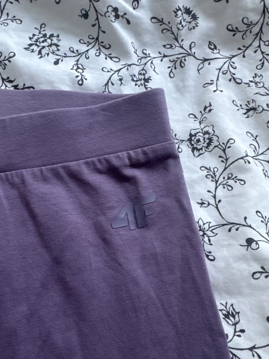 Jak nowe legginsy fioletowe z 4f 128