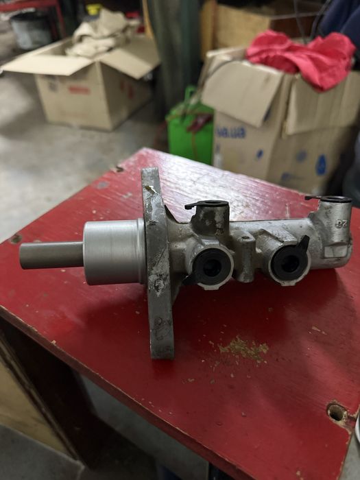 Автозапчастини продаж