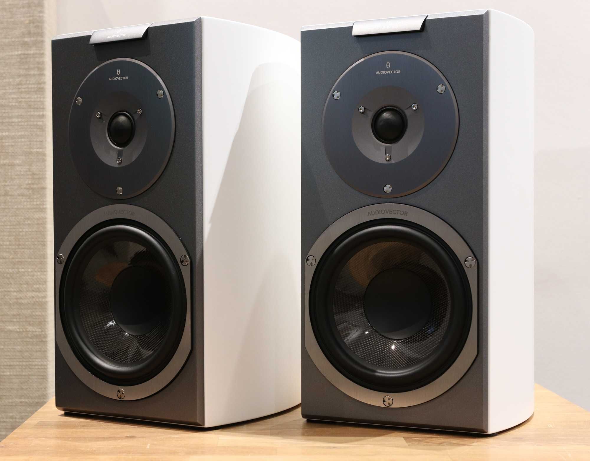 Audiovector R 1 Signature (satin white)