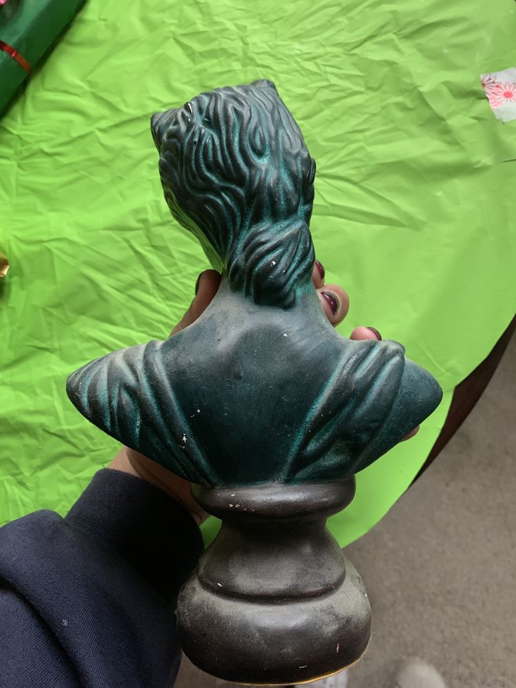 Busto/estátua feminina verde escuro