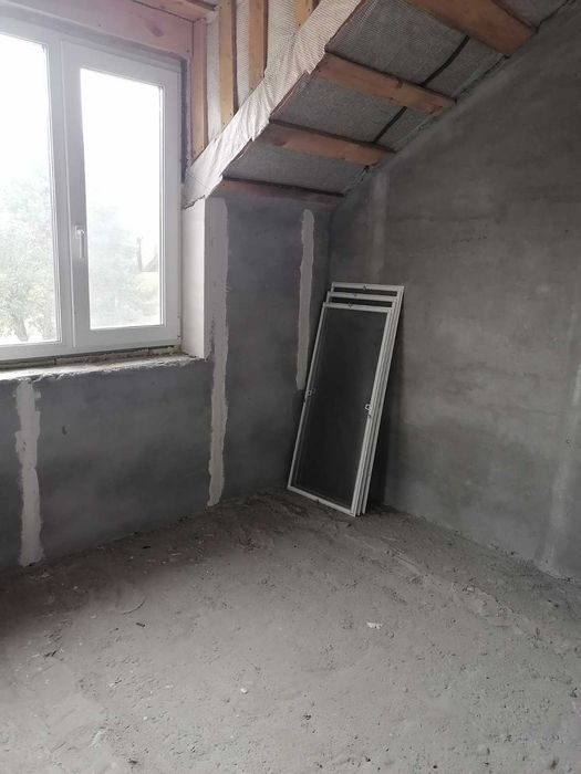 Продається будинок з власною водоймою