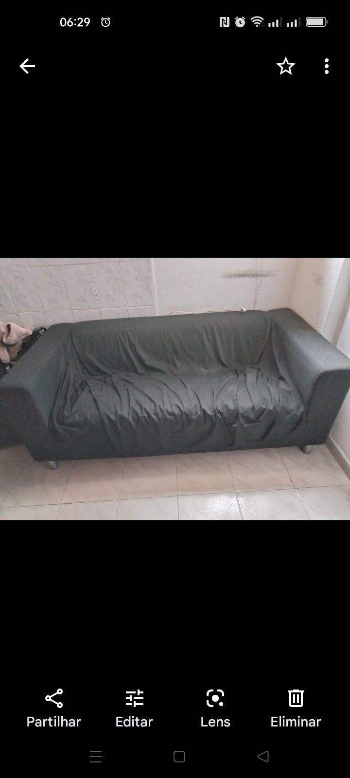 Vendo sofá com capa cinzenta