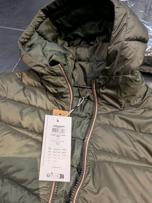 Casaco (S) Verde escuro por abrir.