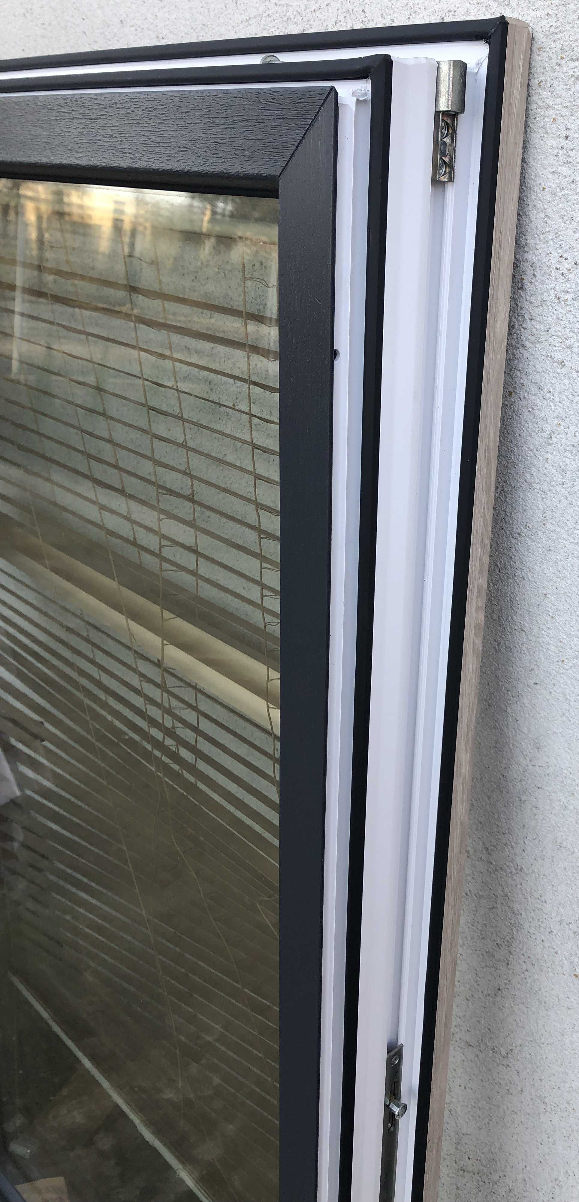 Okno z roletą wewnętrzną szer. 82,5 cm x wys 142 cm
