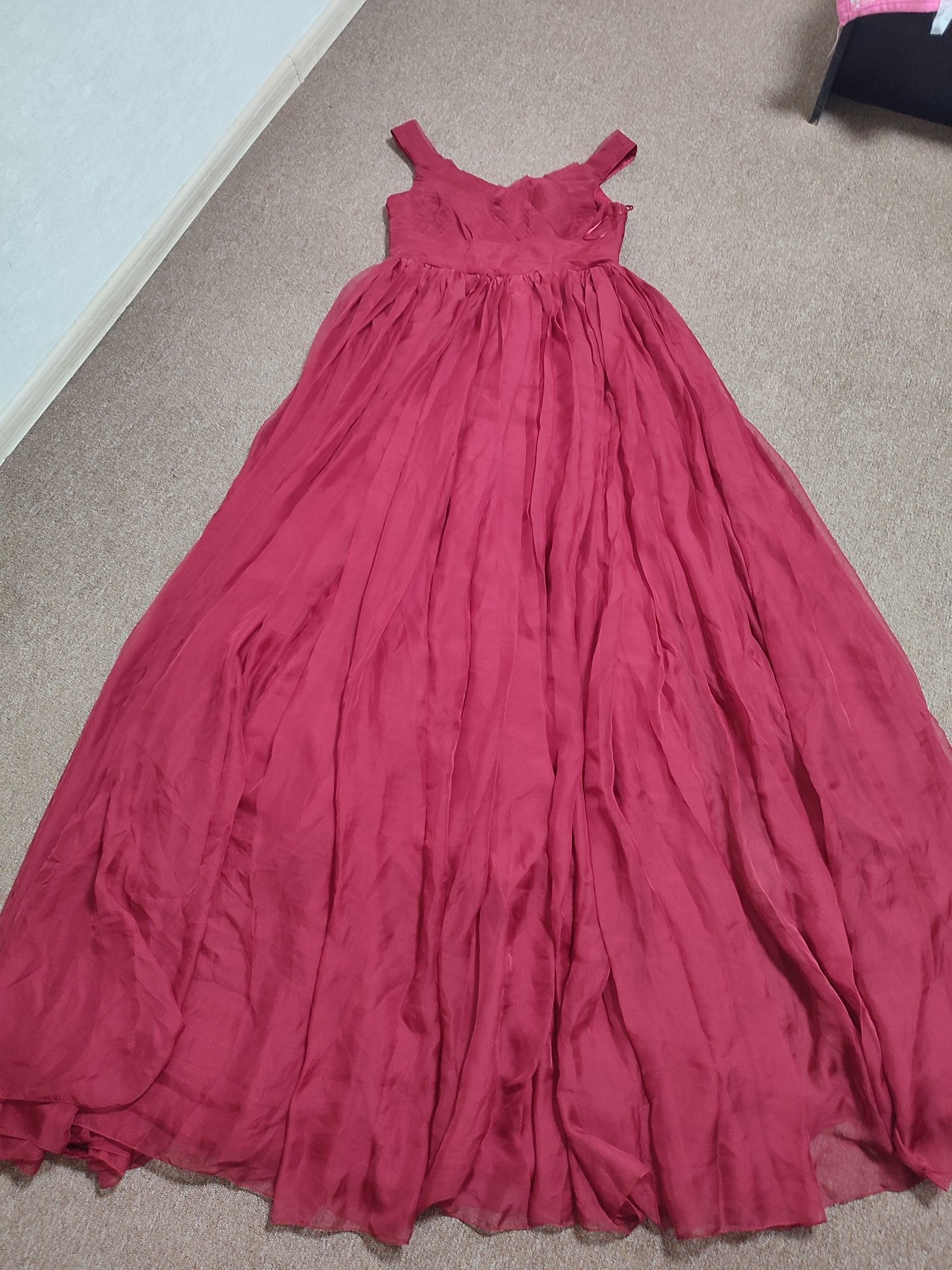 Плаття 42-44 винного кольору.