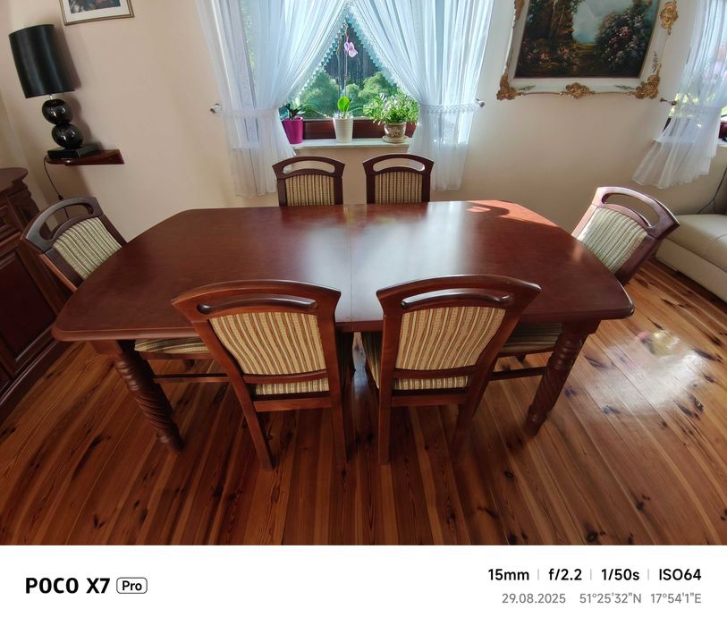 Stół rozkładany z krzesłami