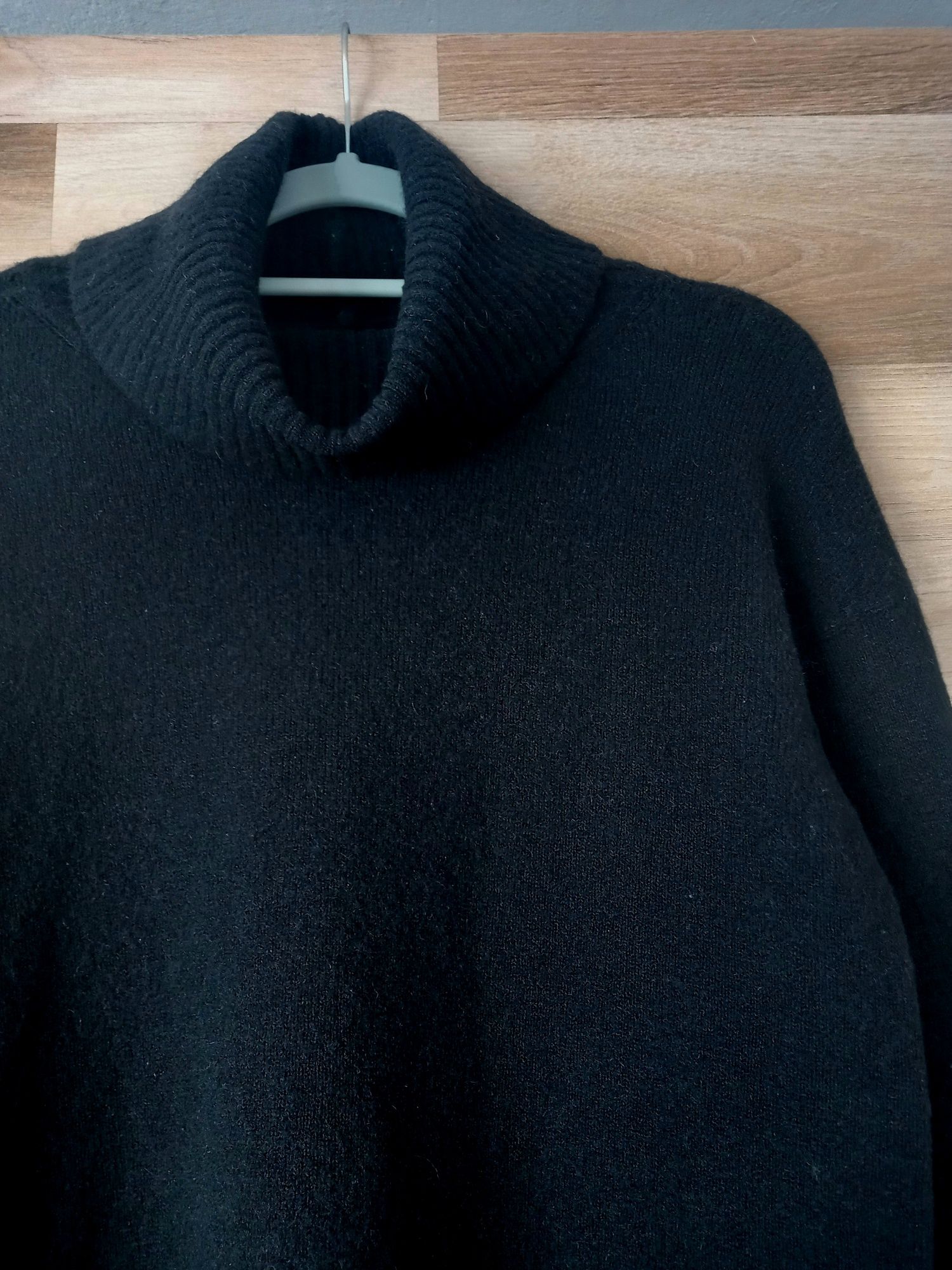 Golf wełna Massimo Dutti czarny sweter z golfem oversize wool luźny