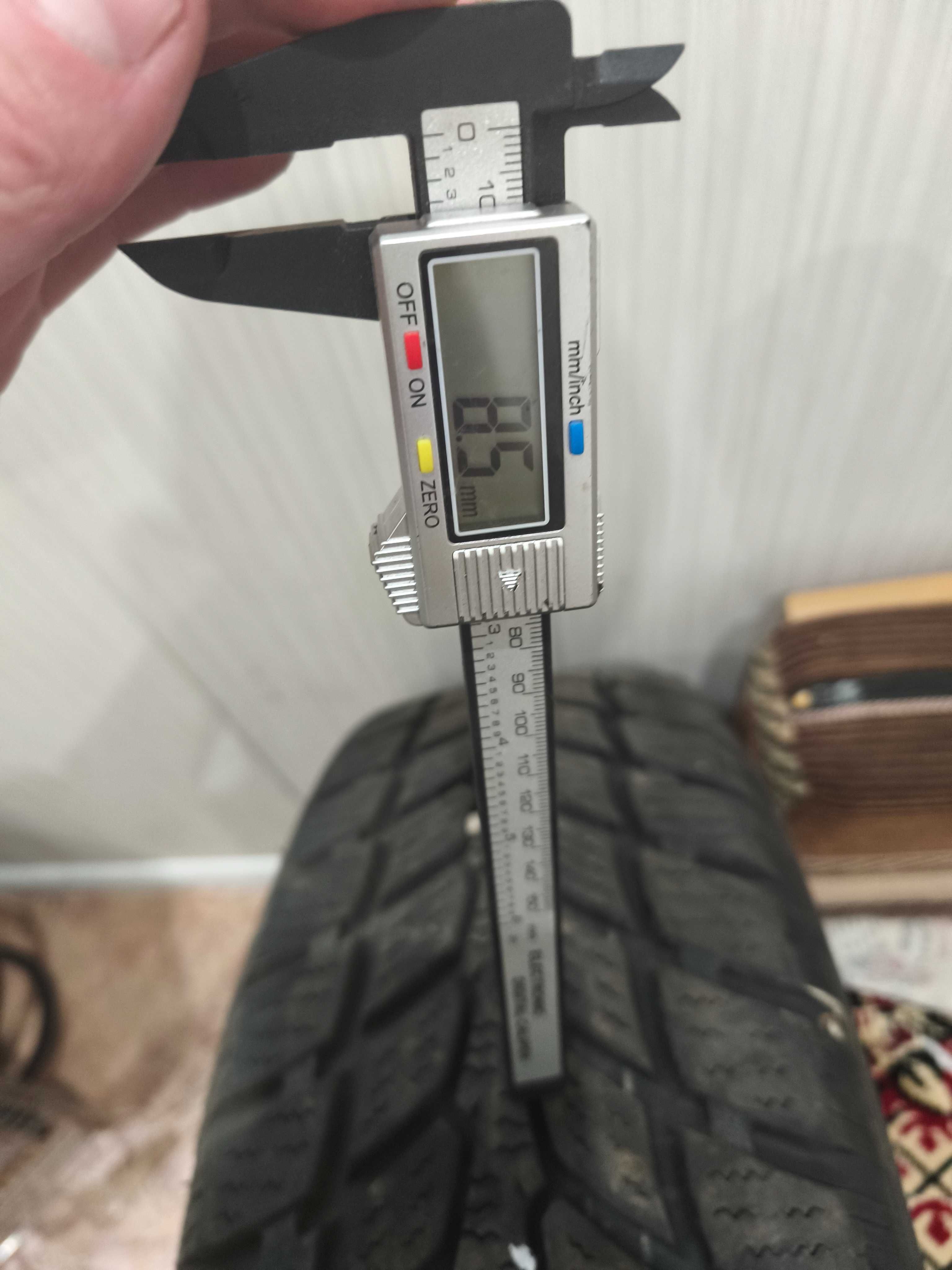 Продам шины зимние R16 215/70