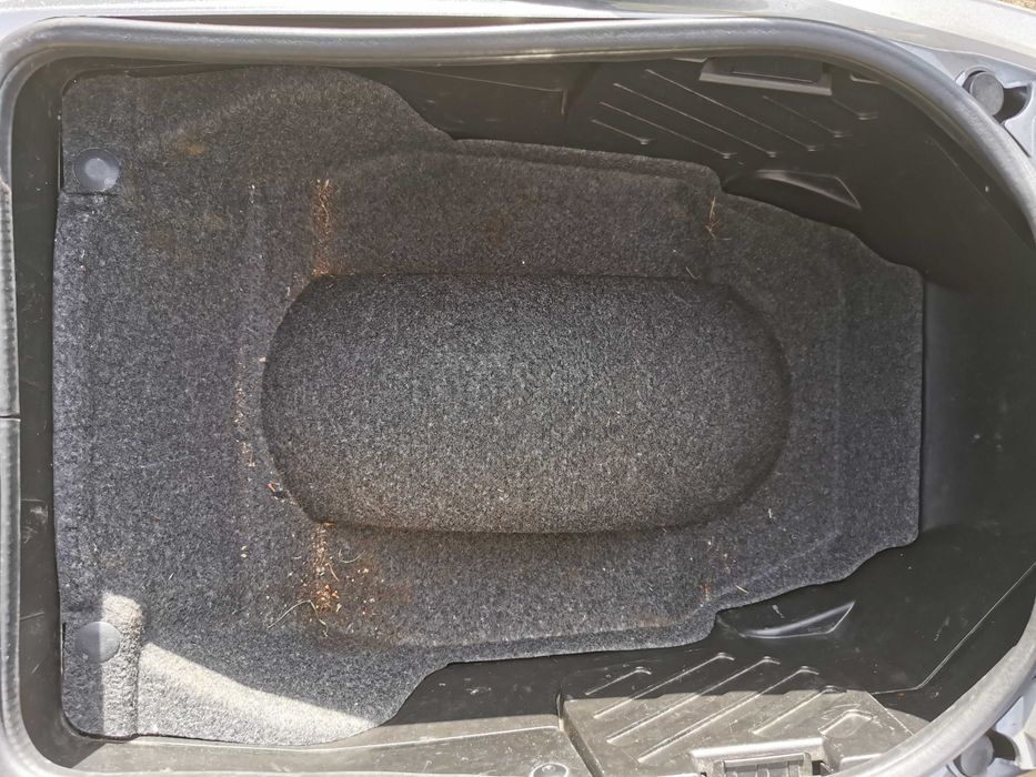 Burgman AN 400 K7 2007r. z kufrem centralnym