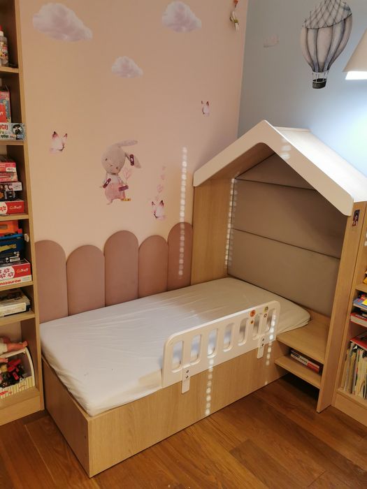 Ozdobne łóżko w kształcie domku firmy Meblik