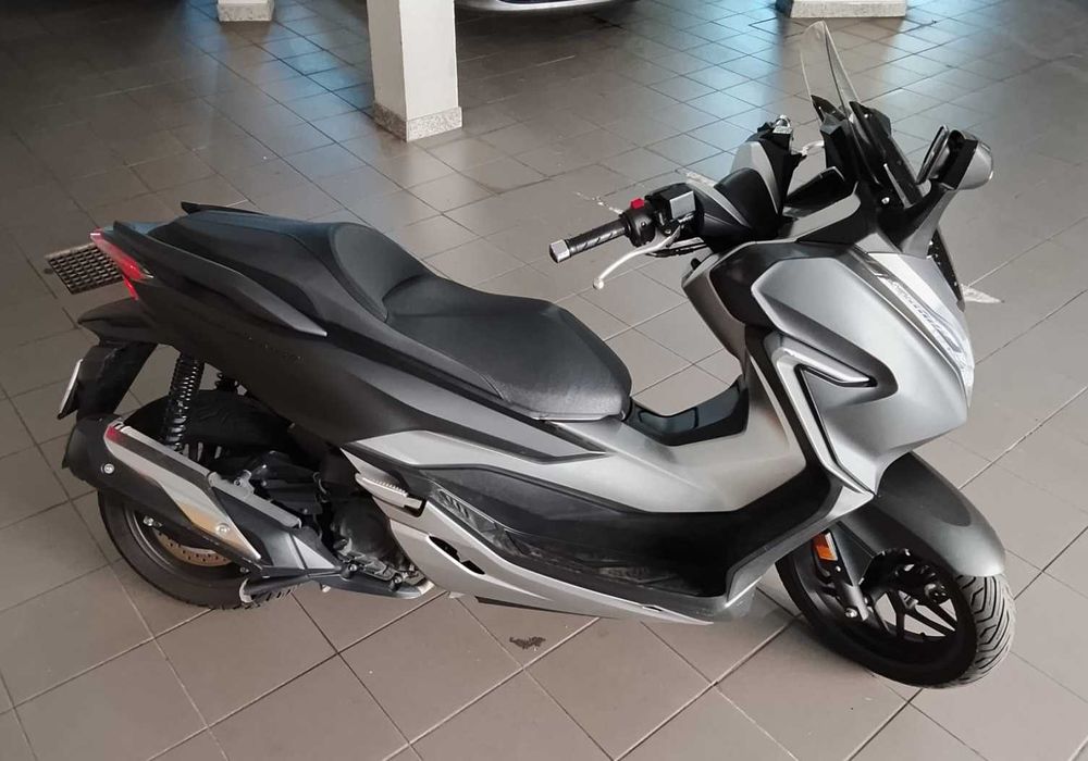 Honda forza 300cc