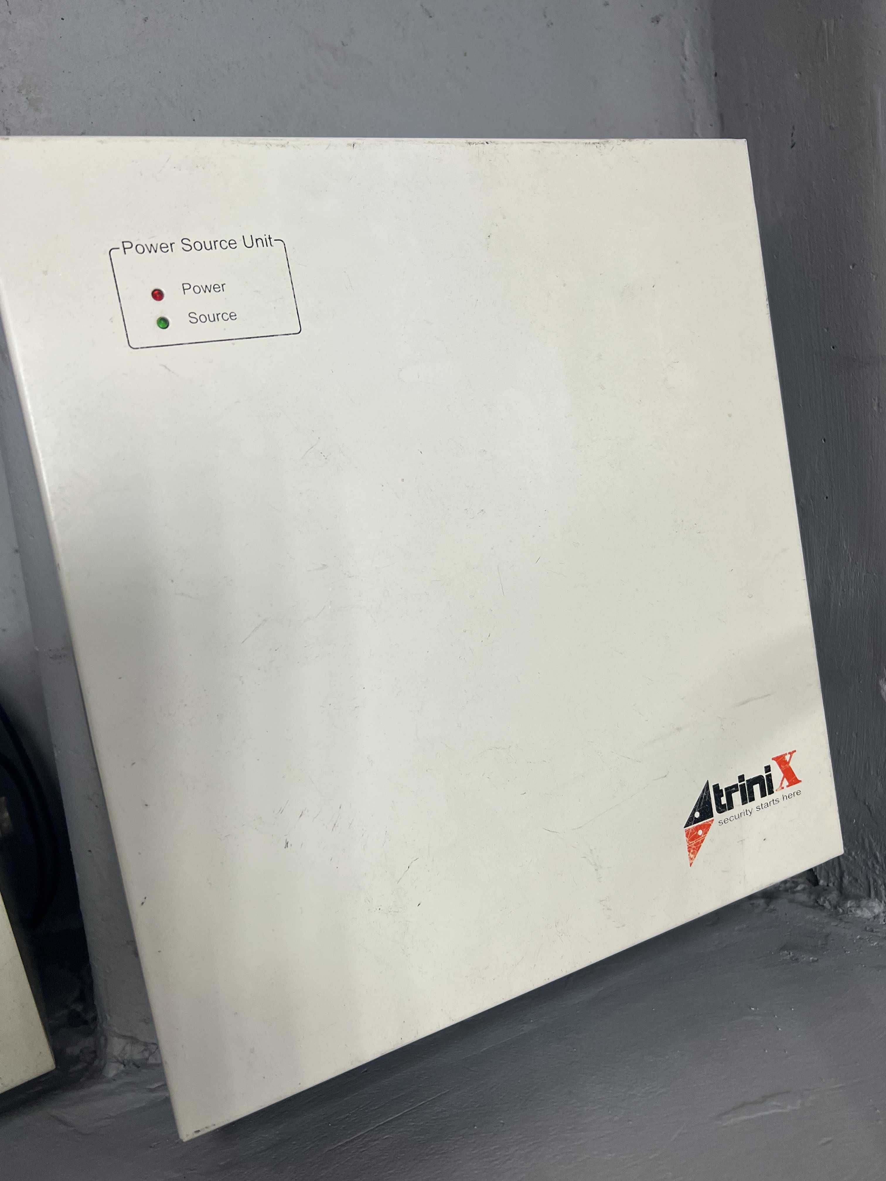 Trinix PSU 5-7А ИБП Бесперебойник Инвертор  преобразователь, закрытый