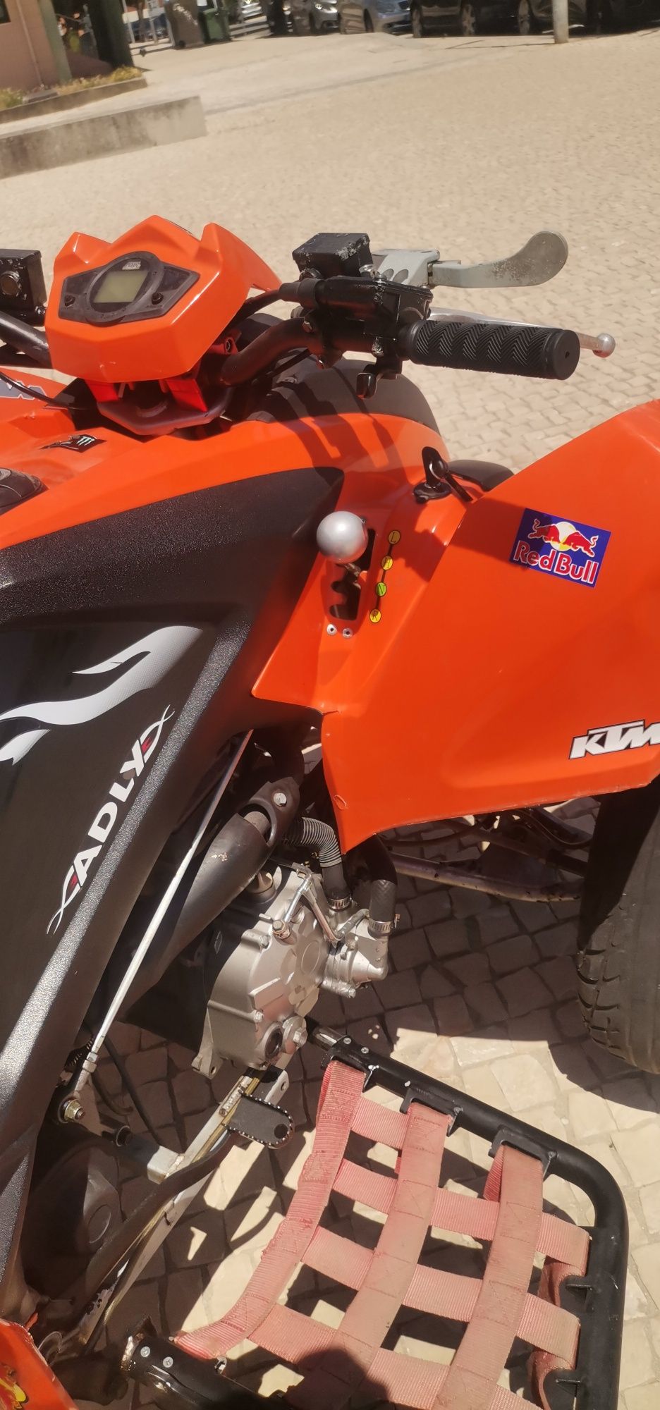 Moto 4 Adly 320s em estado irrepreensível