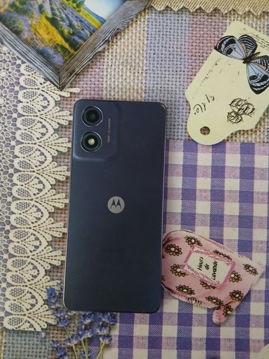 Продам телефон Moto g04