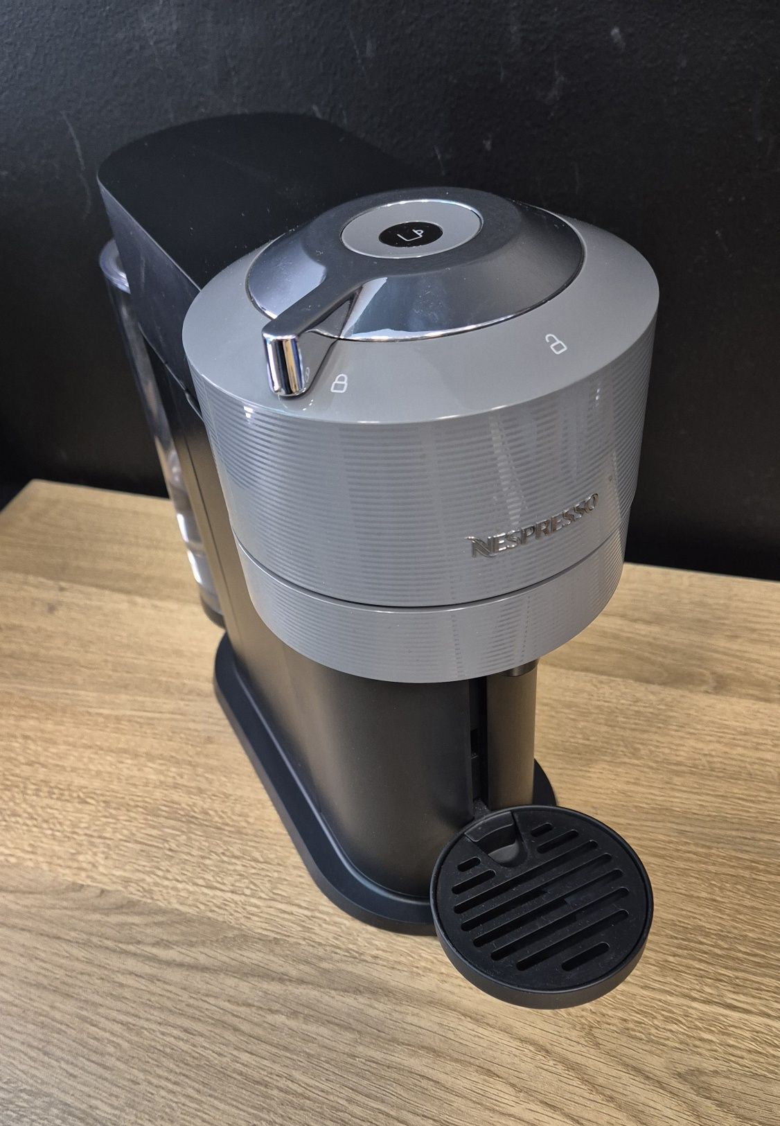 Ekspres kapsułkowy Nespresso Vertuo Next szary