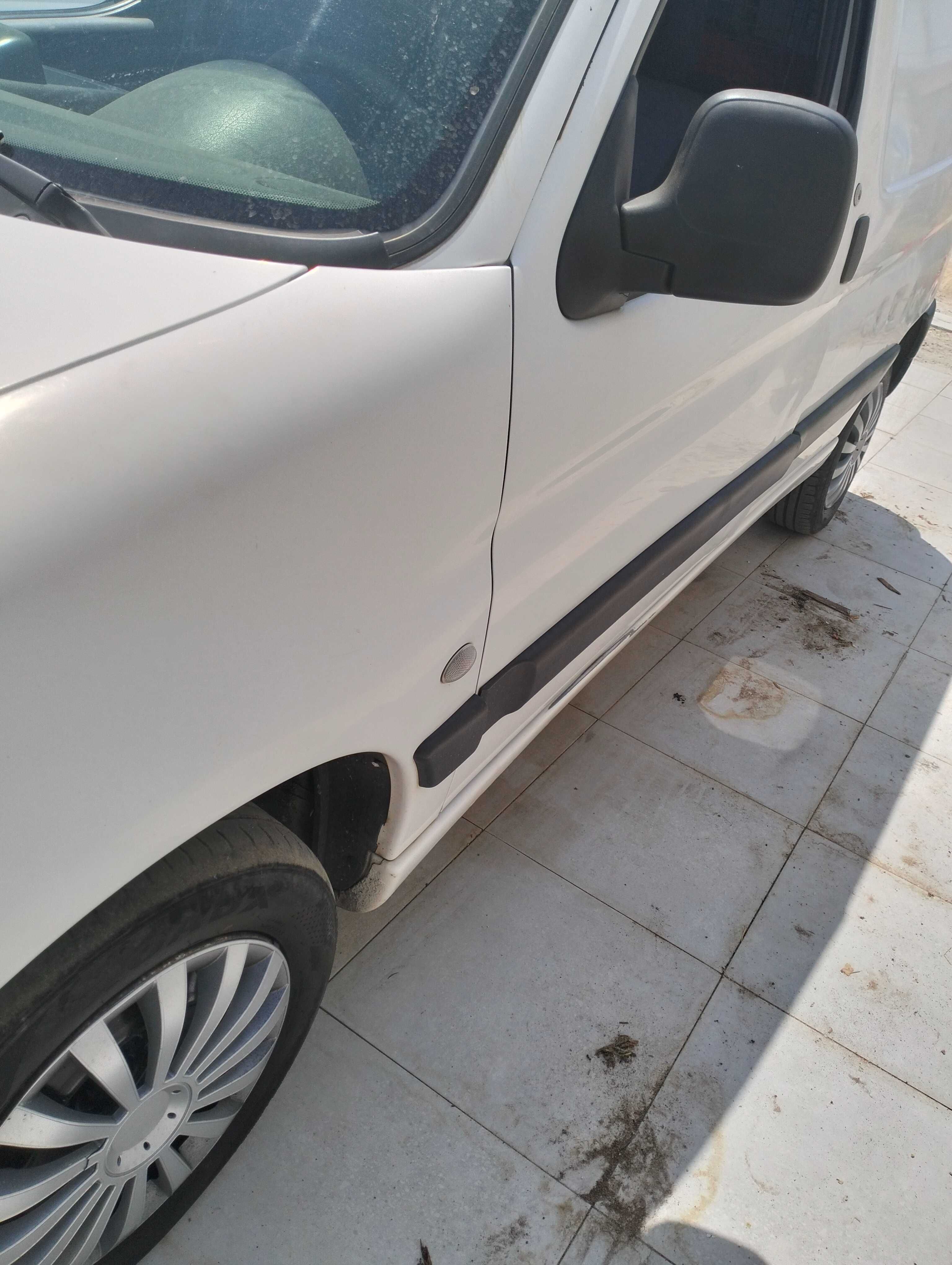 Peugeot partner 2003 com 237 mil kilometros