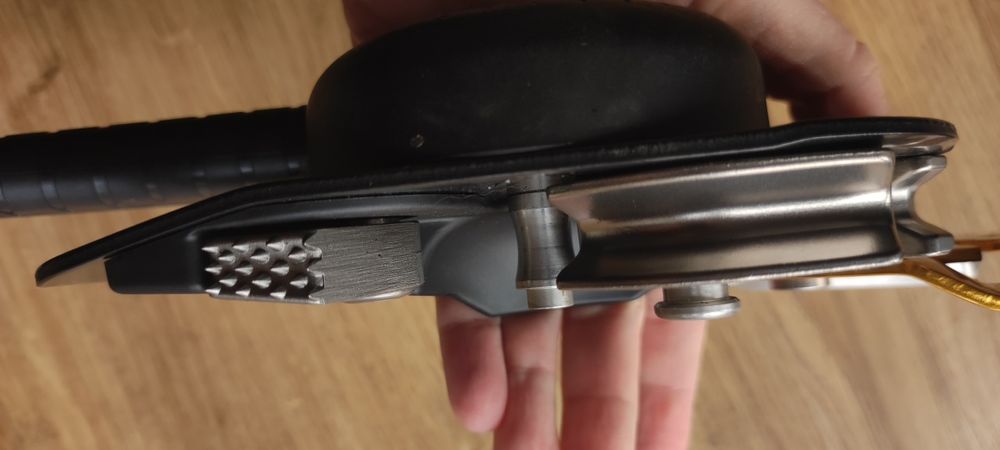Petzl ID S nie używany - z rysami i zadrapaniami obudowy-nowy model/1/