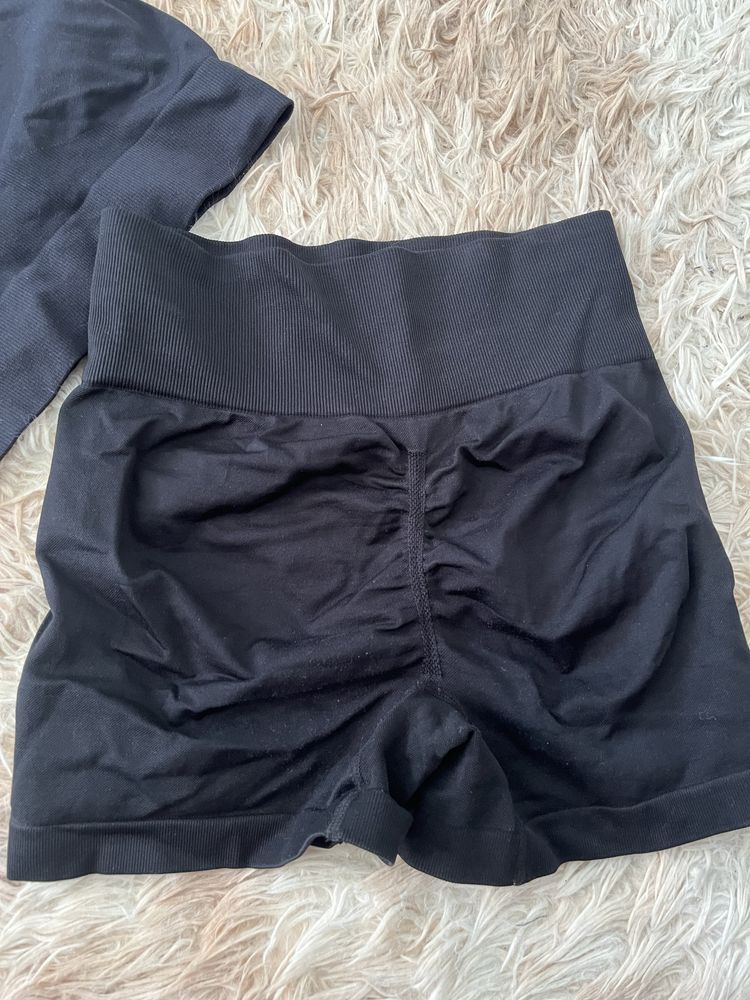 Komplet na silownie czarny legginsy