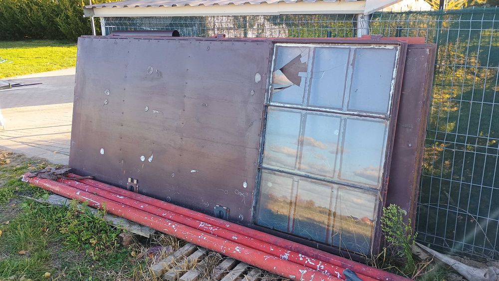 Brama garażowa dwuskrzydłowa , metalowe ,masywne