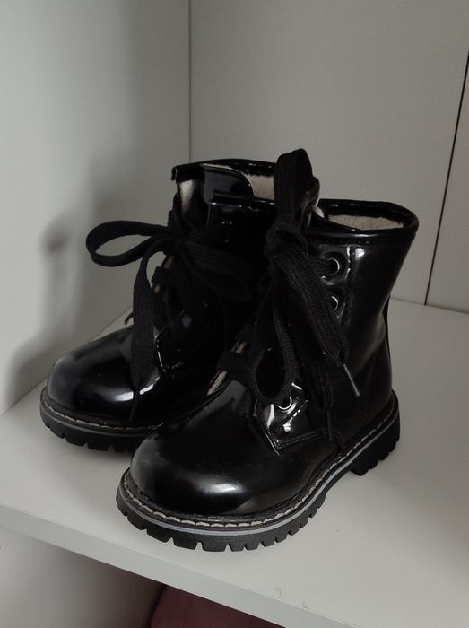 Kozaczki dziewczęce ocieplane czarne lakierowane 23