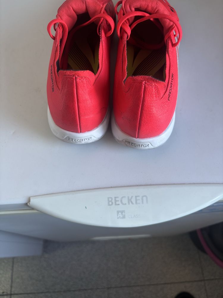 Chuteira adidas predator como novas usada 2 vezes