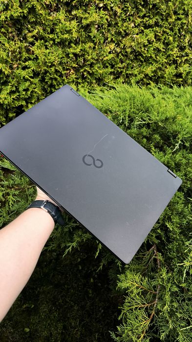 Fujitsu Lifebook U757 i5-6200U 8ГБ DDR4 256ГБ SSD 15.6” FHD