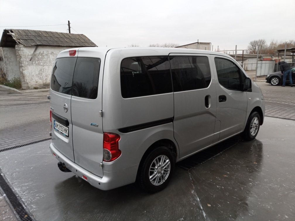 Продам Nissan NV 200