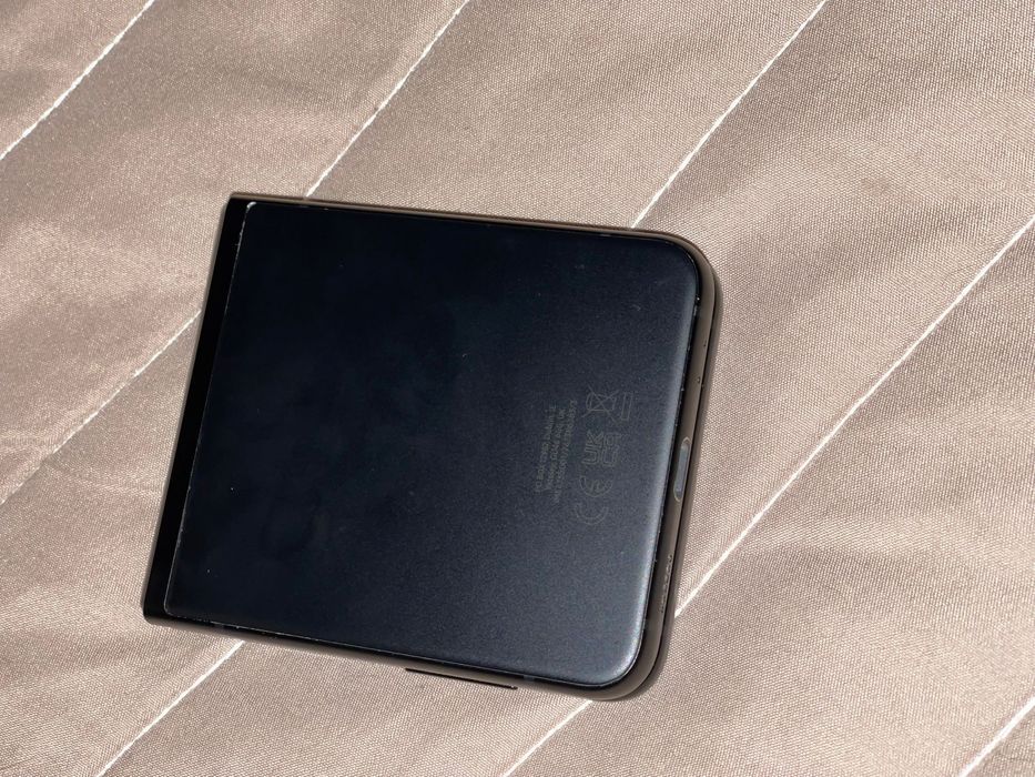 Samsung Galaxy Z Flip3