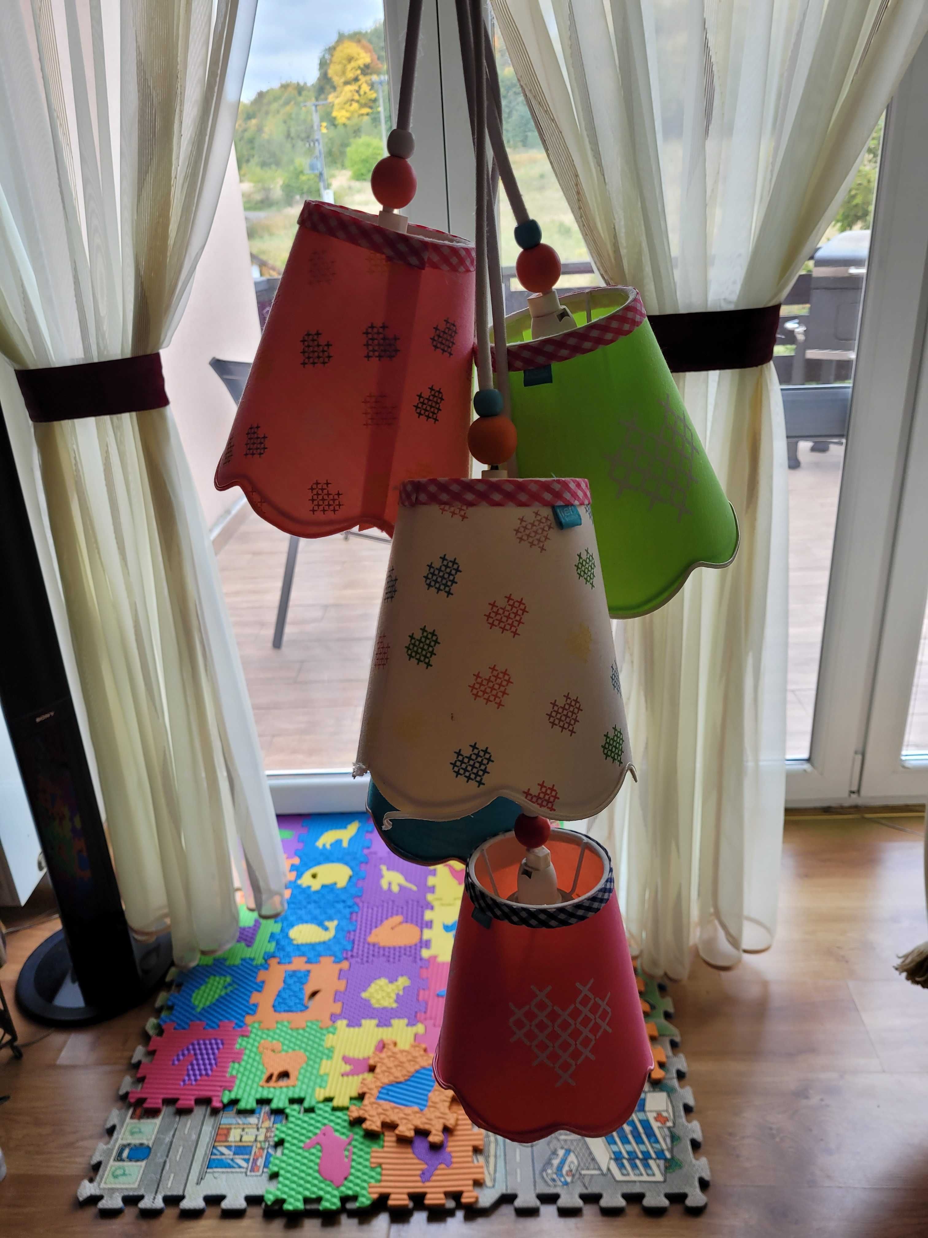 lampa wisząca z kinkietem z czterema kloszami