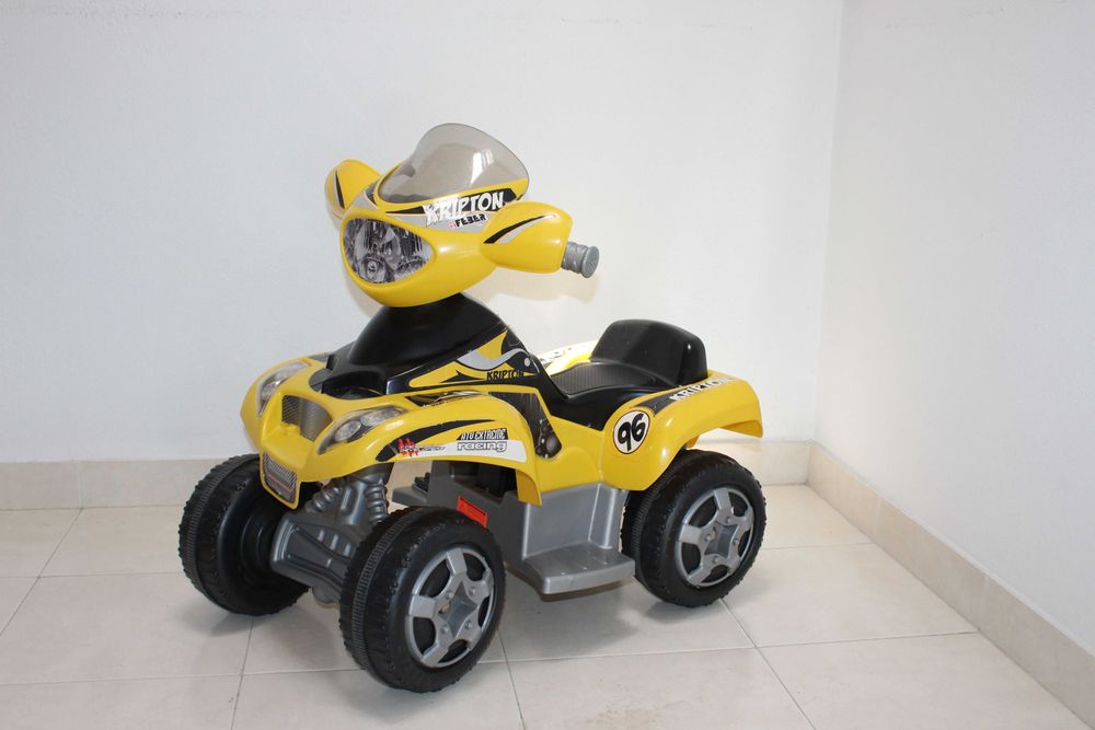 Mota eletrica 4x4 para Criança a bateria com carregador