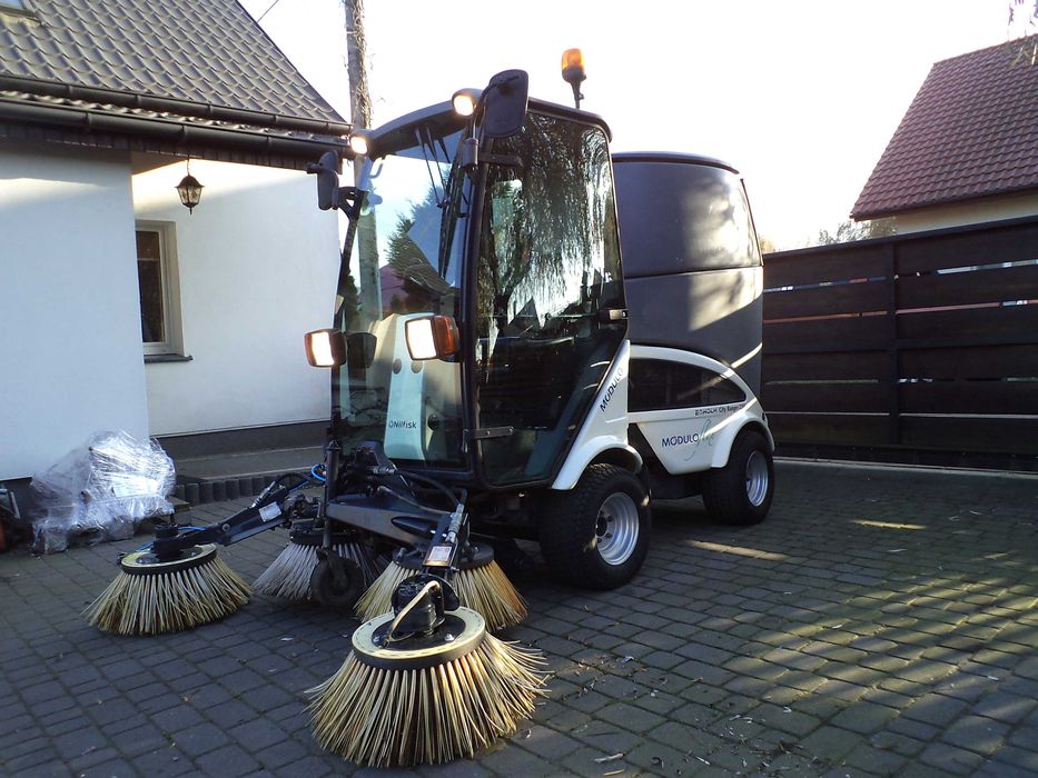 Zamiatarka Egholm City Ranger 2200 perkins 4x4 Modulo nośnik narzędzi