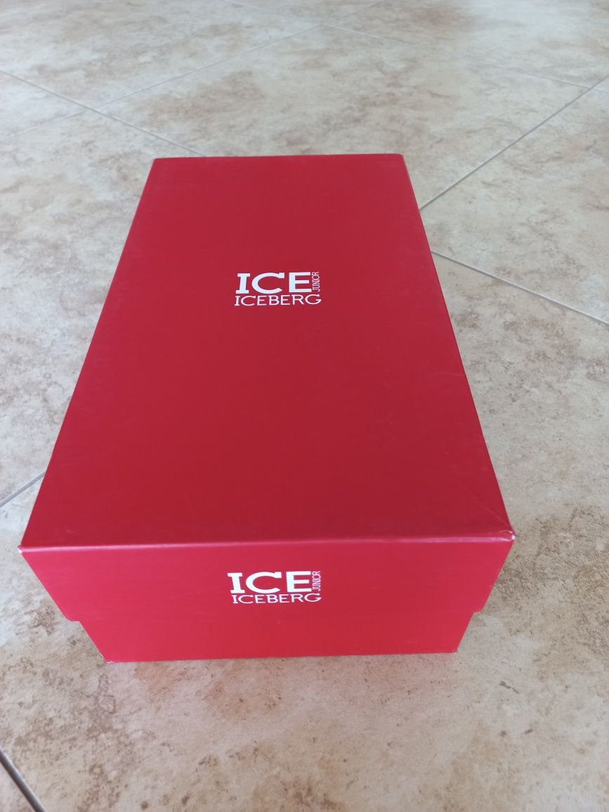 Продам нові жіночі мокасини Iceberg 40 оозмір