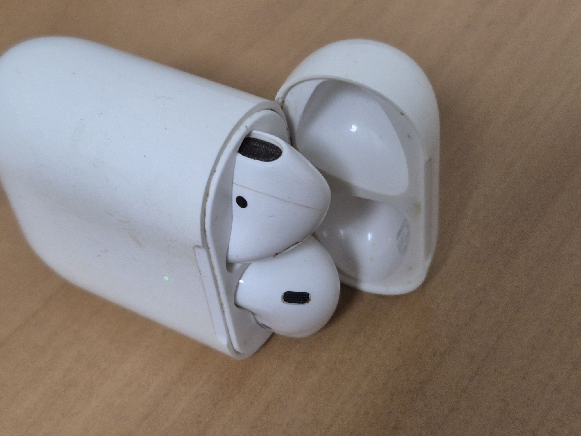 AirPods наушники