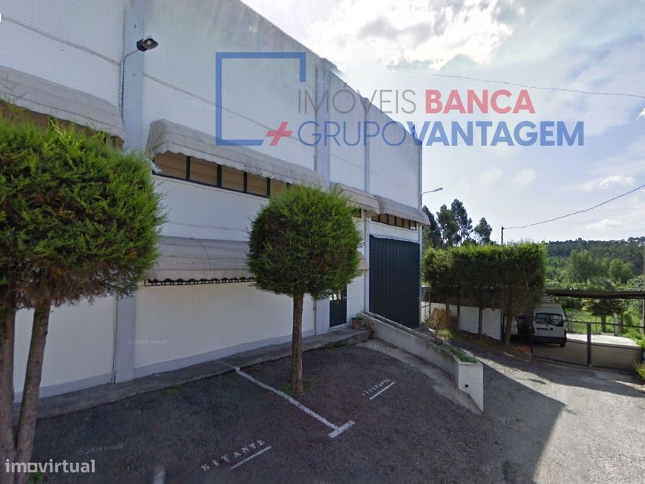Armazém em Escapães, Santa Maria da Feira, com uma área 1 174 m2
