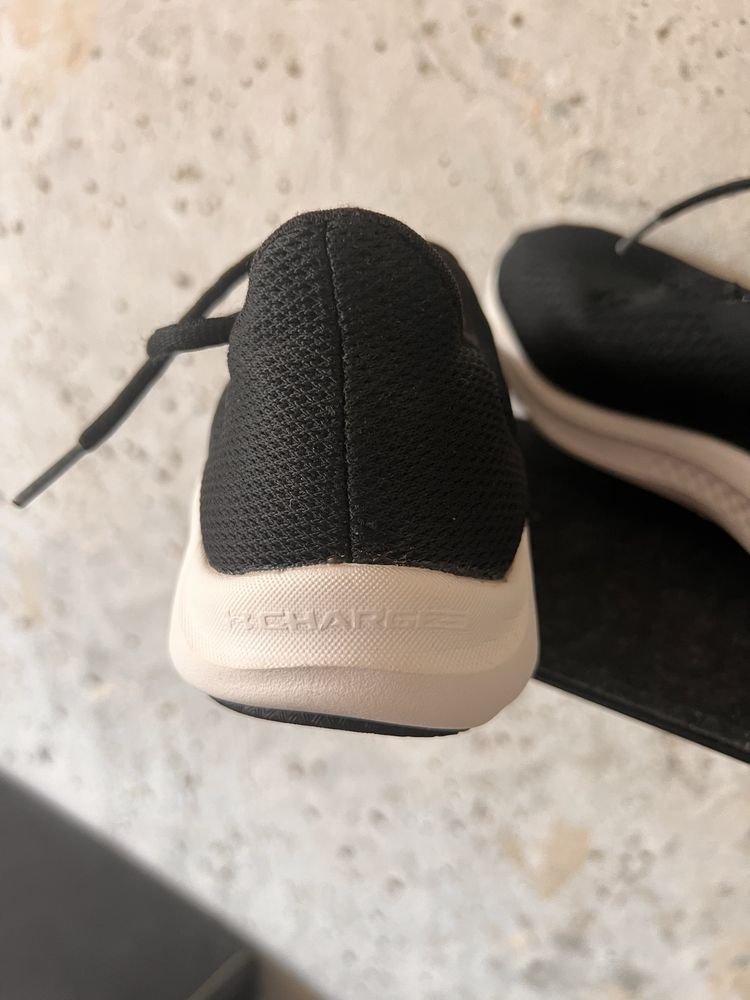 Buty sneakersy do biegania Under Armour jak nowe rozmiar 38