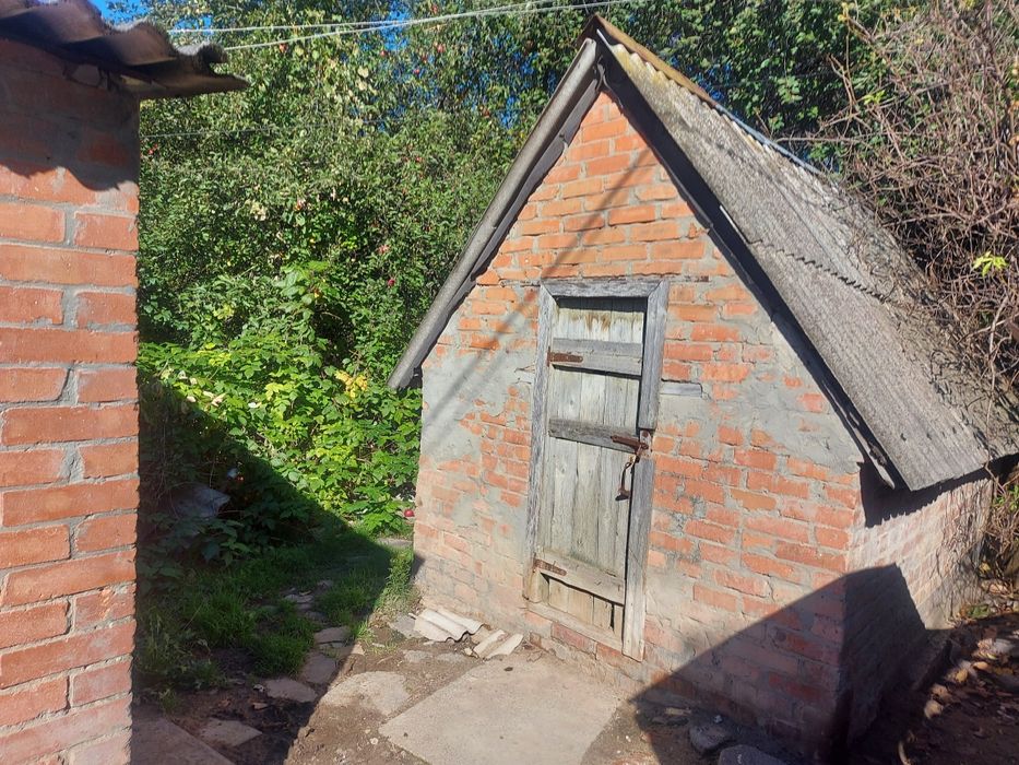 Продам будинок з земельною ділянкою