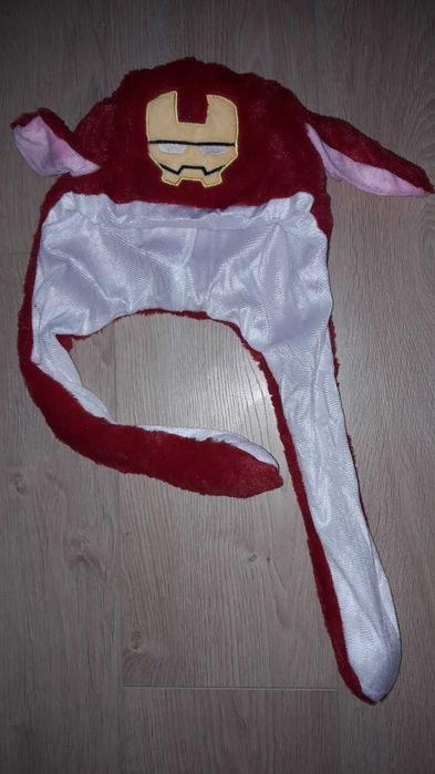 Шапка з вушками, що рухаються і світяться.