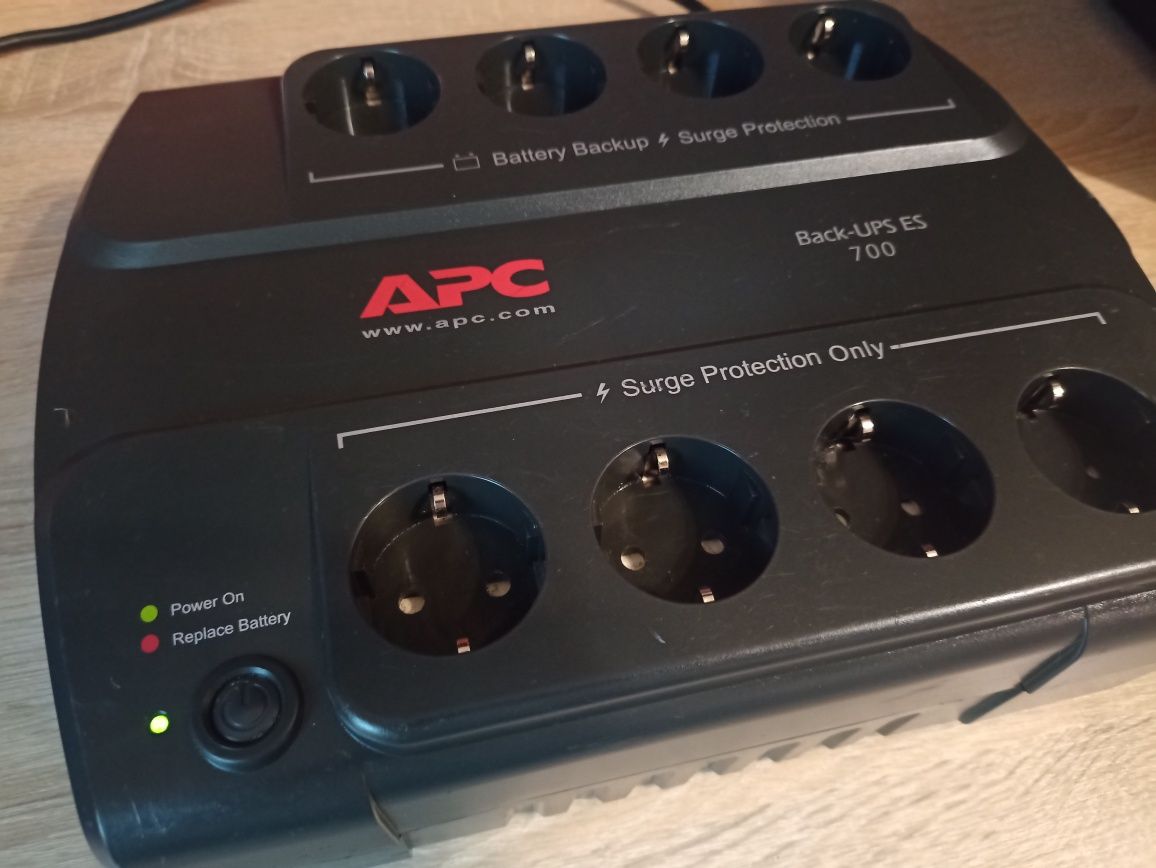 Источник бесперебойного питания APC Back-UPS ES 700