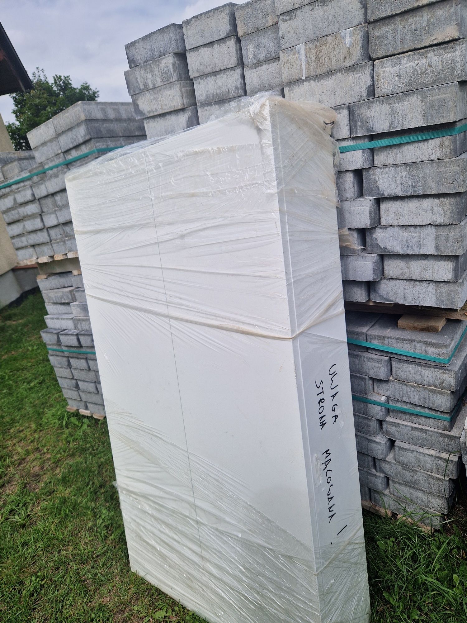 Nowa szafka nad geberit – biała, połysk, 120x67x22 cm