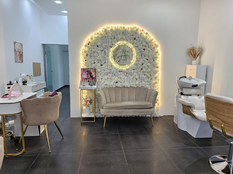 We rent out a clinic room by the hour/day at our salon on Alameda64661813338497122