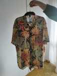 Camisa com padrão de flores