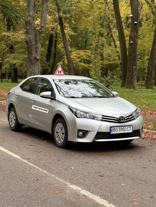 Інструктор з водіння  (Тойота Королла)