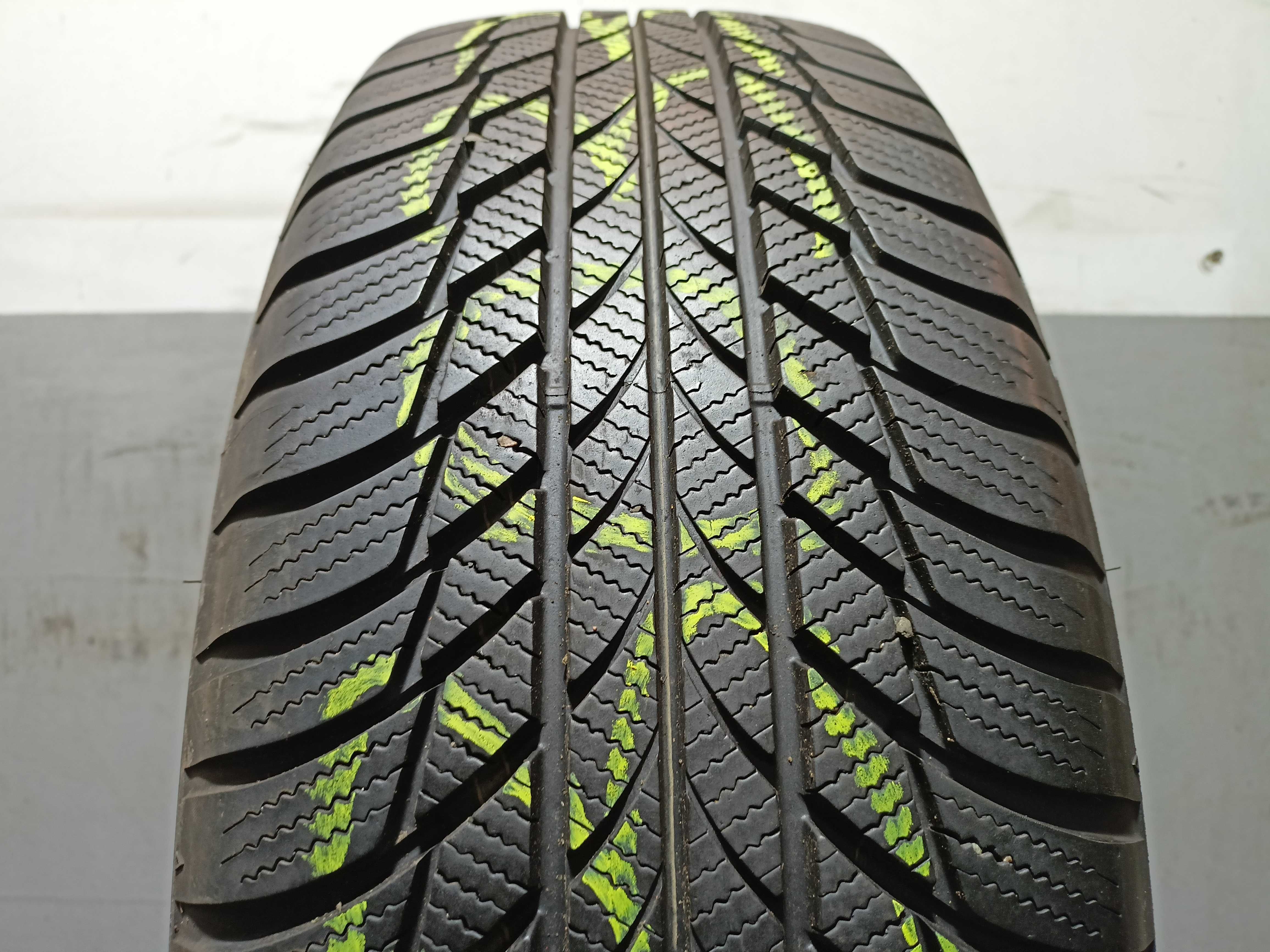 Bridgestone Blizzak LM001 215/65/17 2018rok 99H 7,3mm (3033)