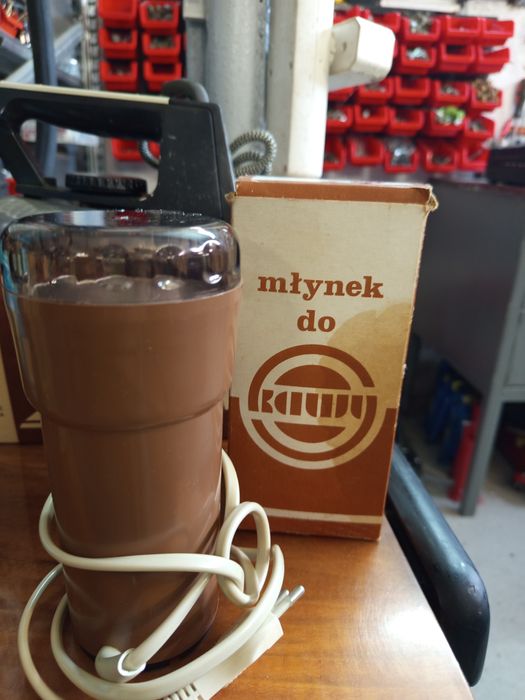 PRL żelazko, młynek, farelka, torby