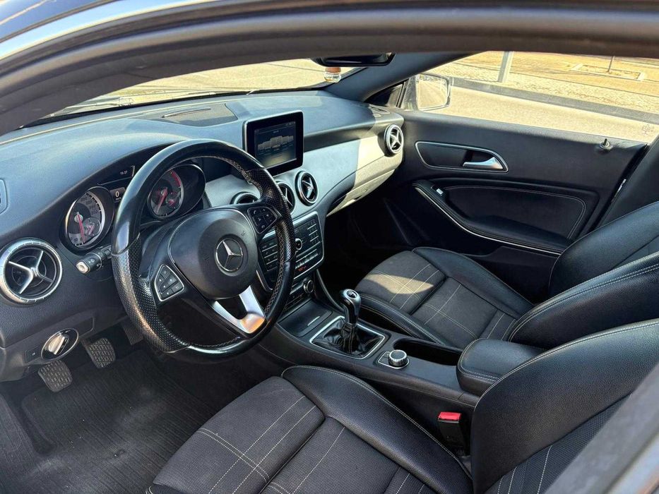 Mercedes-Benz CLA 180 Shooting Brake Urban 2015 – Excelente estado