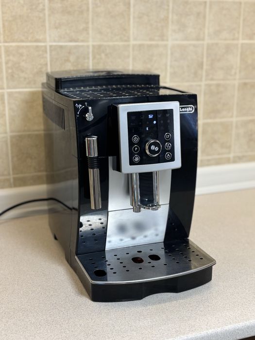 Кавоварка Delonghi Ecam